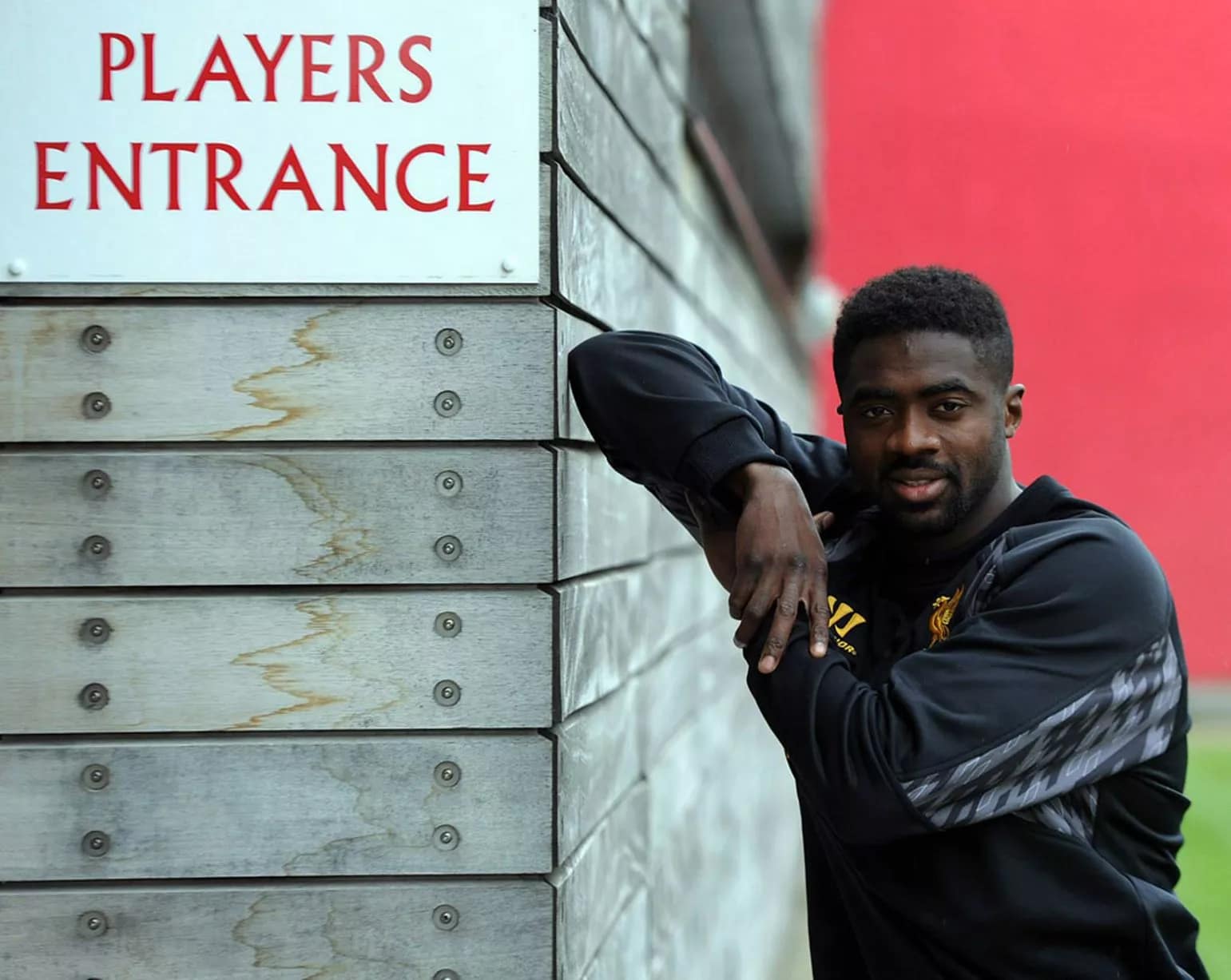 Kolo Touré signs for Liverpool