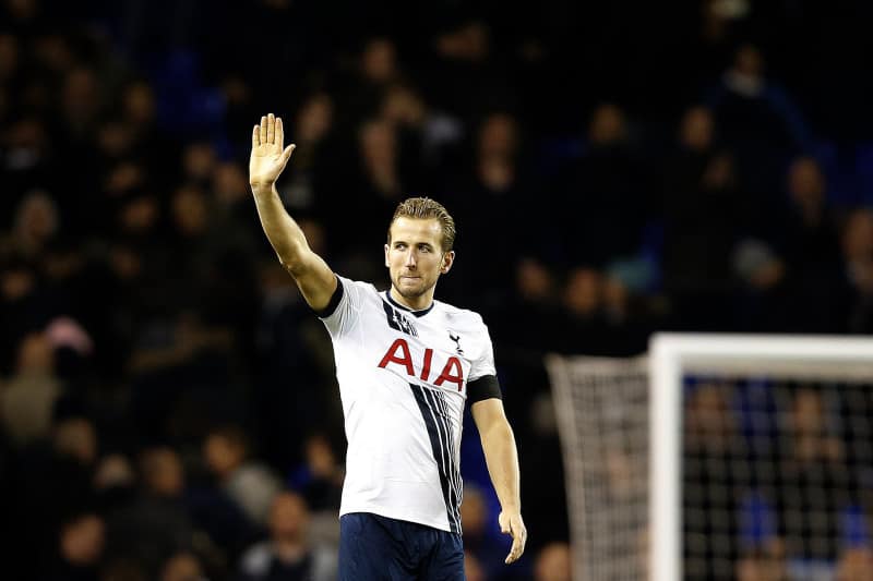Harry Kane playing for Tottenham 2015